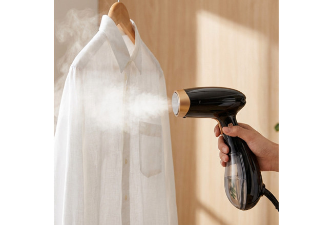 Handheld garment steamer