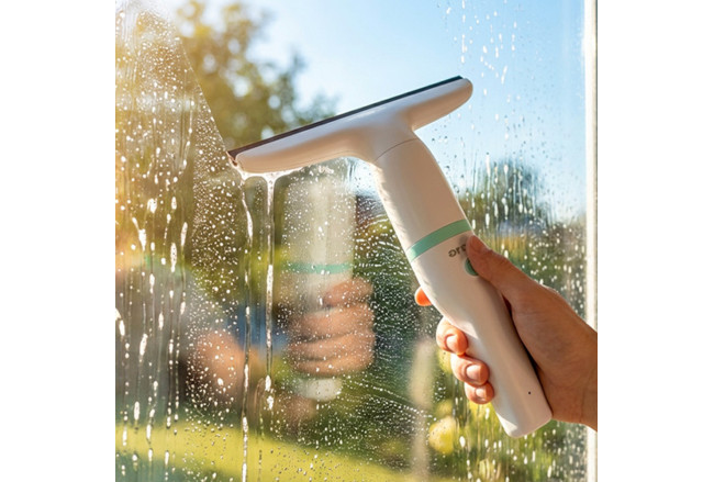 Cordless window cleaner